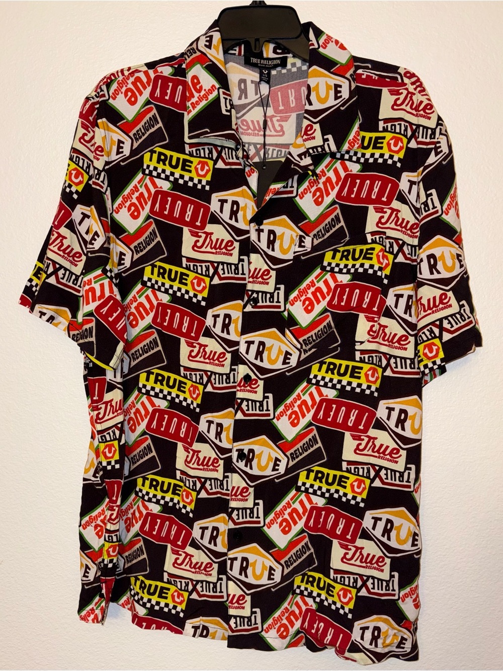 True Religion Mens Large NWT Black SS Camp Shirt Allover Graphic Logo Print Top
